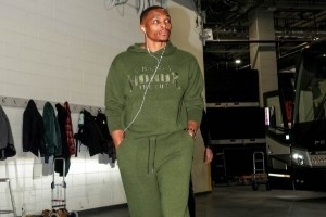 国王众将穿搭秀：威少一身绿 克利福德上衣科比元素 雷诺似甜茶