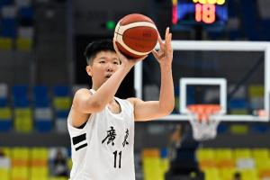 定海神针！黄思静全场得到10分12板4助1断3帽 正负值+10