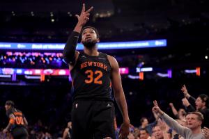 内外开花！唐斯首节10中7独得18分 三分6中3