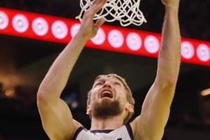 最后时刻不好！小萨博尼斯24中14空砍全场最高34分 另有11板3助