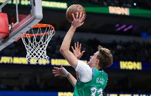 弗拉格谈下半场&加时19分：打到内线去 开拓者场上没有盖帽手