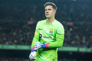 每体：特狮无意解约并首选留在巴萨，贝西克塔斯愿租借+800万买断