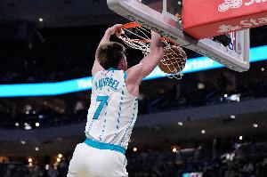 【菜鸟】克尼佩尔26分6三分 奎因20分9板 弗拉格15投12分7板