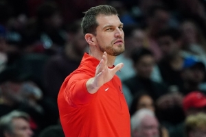 斯普利特谈防守SGA：我们在一些假动作上吃晃了 犯了些错误