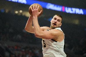 虽迟但到！约基奇收下防守篮板 已砍14分10板12助再拿三双