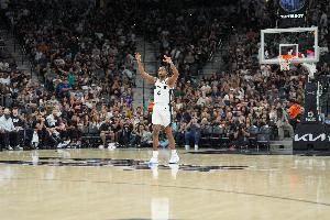 发动机！福克斯近5战场均28.6分3.8板6.8助1.8断 命中率50%