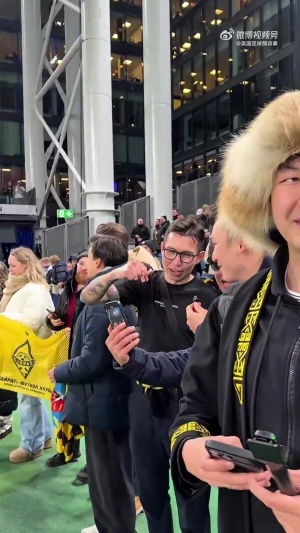 暖心举动❤️凯拉特球迷跋涉5000公里，哥本哈根邀请他们场边观赛