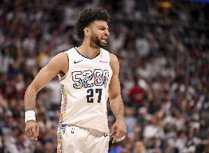 摁不住了！贾马尔·穆雷借掩护三分再中 第三节3分多钟连中3记！