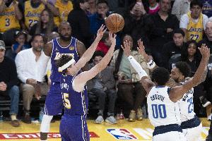 不再依赖老汉得分！东&里混合双打进攻质变 老詹迎生涯最轻松一季