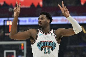 这打法有流量！小贾伦-杰克逊13中9得24分 2米08打31分钟0篮板