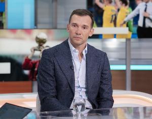 甫琴科：莱奥可以踢中锋，但在这个位置上还有很大提升空间