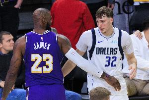 未满19岁球员单场得分榜：前2都是詹姆斯&弗拉格第3 两人包揽前12