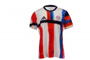 调色盘打翻了？图片报：拜仁新款热身服遭到球迷疯狂吐槽