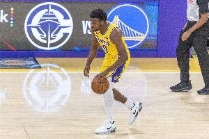 夸梅：布朗尼心脏好了 但是不是脑子有问题？在场上不知道跑位？