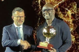 获颁金童终身成就奖，老图拉姆：没想到两个儿子能达到如今的成就