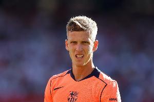 受伤被换下！记者：奥尔莫肩膀脱臼，原则上预计将伤缺3周