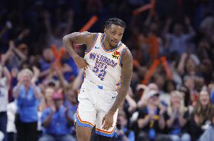 持续发力！追梦传球失误 华莱士抢断反击一条龙打停勇士