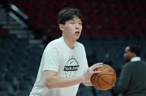 今天还打吗？杨瀚森二&三节均未出场 首节2分1板1助1帽