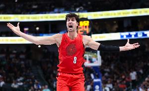 遥遥领先！开拓者半场罚球25中21&阿夫迪亚10中10 骑士仅6中5