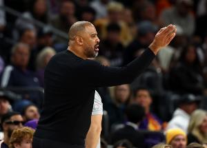 中场给球队传递什么信息？乌度卡：别打得跟一支业余球队一样