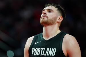 效率低但篮板还是猛！克林根8中2拿到5分13板2助1帽