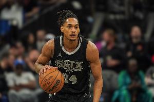 打得不错！瓦塞尔半场8投4中&三分4中3得到11分2板 正负值+4