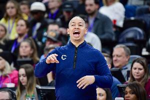 考辛斯：卢在外界以“善于与球员沟通”著称 但他并没有真正做到