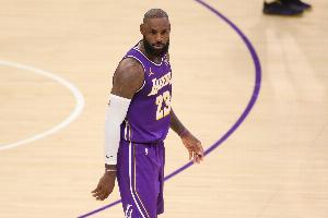 别着急！詹姆斯：我还在找节奏 还在摸索进攻端的一切