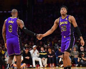 顶级球商！老詹：对手包夹AR我们形成了4打3 我知道这是数字游戏