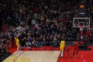 生死时速！八村塁底角三分压哨绝杀猛龙 詹姆斯神级视野送助攻