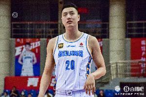 中流砥柱！翟晓川9投8中&三分5中4 砍下21分7板&正负值+25