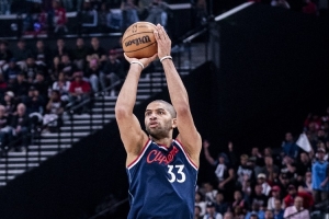 老将发威！哈登突破分球 巴图姆空位三分命中帮助快船反超比分