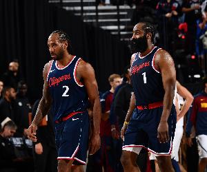 小卡复出以来的7场 哈登场均22.2分 投篮命中率38.3% 正负值-47