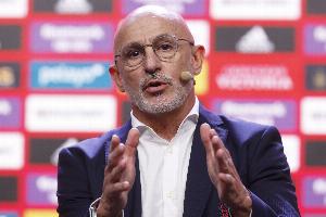 德拉富恩特：梅西对阿根廷仍然非常重要，我们希望踢欧美杯