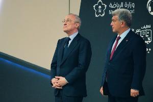 阿斯：皇马认为需要和巴萨疏远，口水战对拉波尔塔寻求连任有利