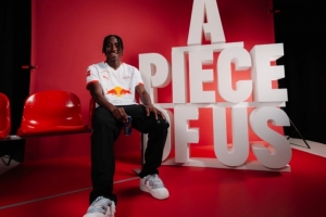 19岁22天，扬·迪奥曼德是德甲历史上演帽子戏法第二年轻球员