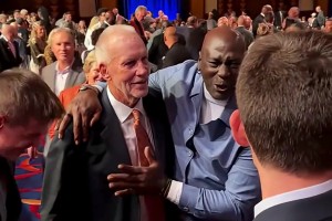 迈克尔·乔丹与教练多年后重聚