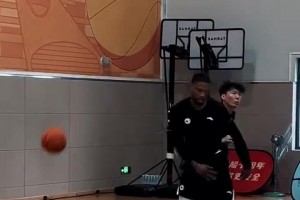 上来就隔扣詹姆斯！2K大神操作文班亚马，这看着就很爽啊