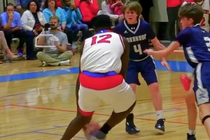 老詹本赛季首次参加了球队完整合练，最快将于明天复出！