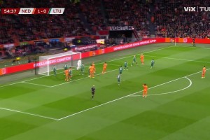 荷兰2-0领先！德里赫特头球摆渡造点，加克波主罚打进