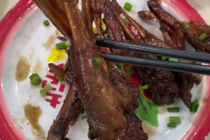 下班后的快乐变成上班了？朱芳雨夜宵局请来了李春江指导！！