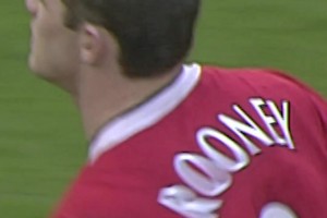 范佩西重返老特拉福德球场攻破曼联球门，赢得全场球迷掌声