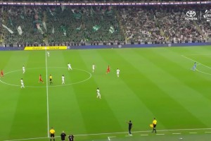 【集锦】沙特联-本泽马破门迪亚比染红 吉达联合2-1利雅得体育