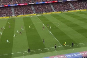 永远的诺坎普之王！巴萨比赛第10分钟，诺坎普球迷高喊“梅西“