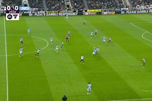 沃尔特马德头球被多纳鲁马快速下地扑出！苏东：不愧是世一门！