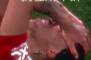 真男人！约罗这一次倒地用头去封堵对手射门，展现了曼联的血性！