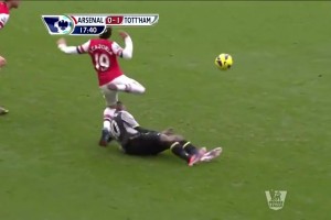 北伦敦德比阿德巴约攻破枪手挑衅庆祝 8分钟后废人动作直红离场