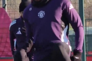 曼联备战埃弗顿的最后一场训练，库尼亚回来了，伤势无碍