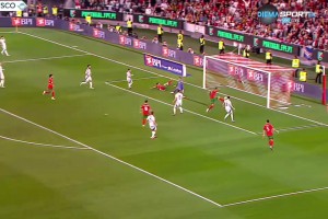 主持人懵了！街头采访皇马球迷：皇马冠军阵容与巴萨球员选择！