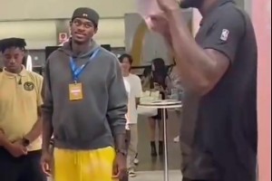 文化输出？开拓者黑人助教管杨瀚森叫“大头”